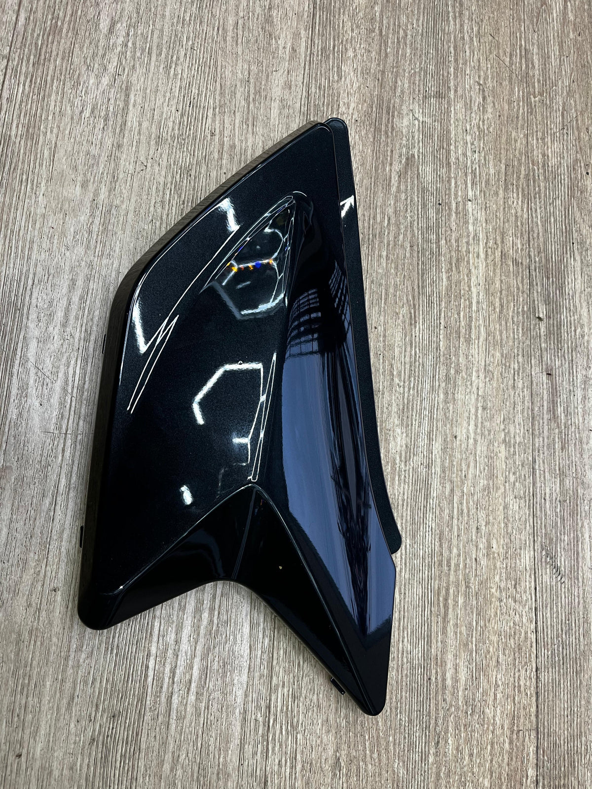 Tapa cubre bateria derecha negra RK 125 - 150 Keeway Original