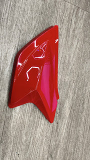 Tapa cubre bateria derecha rojo RKS 125 - 150 - Keeway Original
