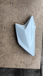 Tapa cubre bateria izquierda blanco RKS 125 - 150 - Keeway Original