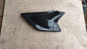 Tapa cubre bateria derecha negro RKS 125 - 150 - Keeway Original