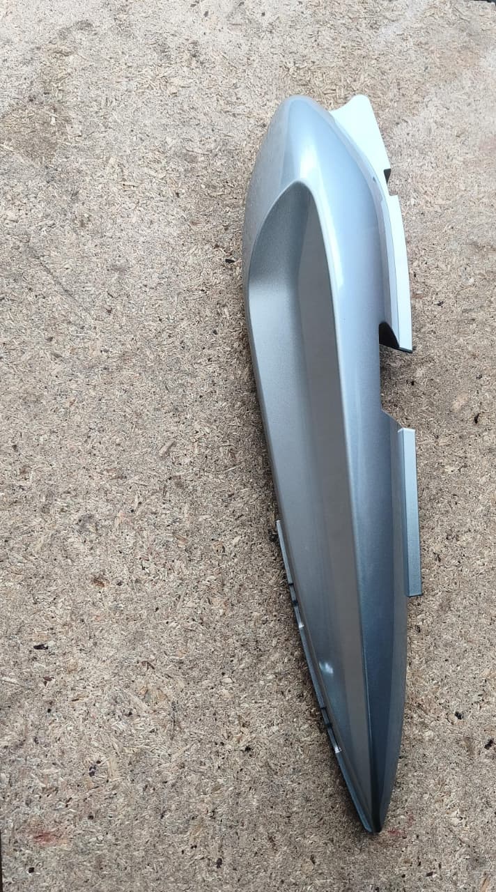 Tapa lateral trasera izq gris RKV 150 - 200 - Keeway Original