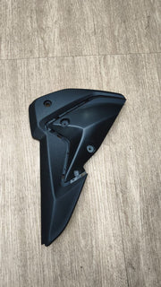 Tapa cubre bateria interna derecha RKS 125 - 150 (MV NO SPORT) - Keeway Original